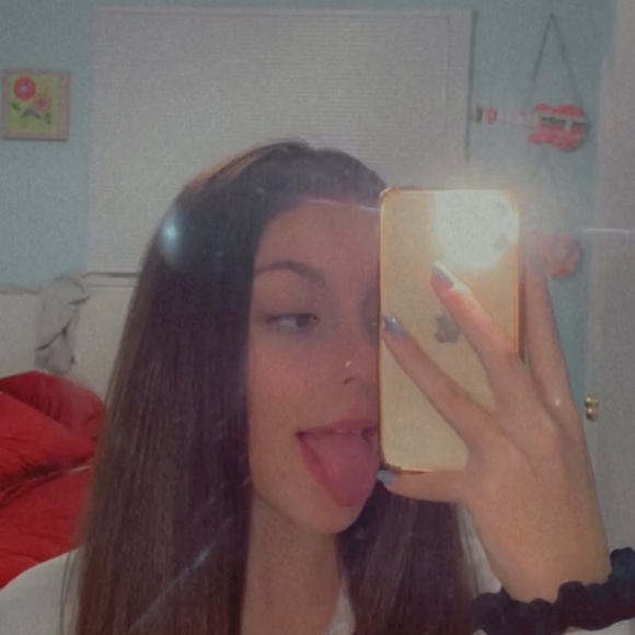 Meet your Posher, Arianna - Picture 1 of 1